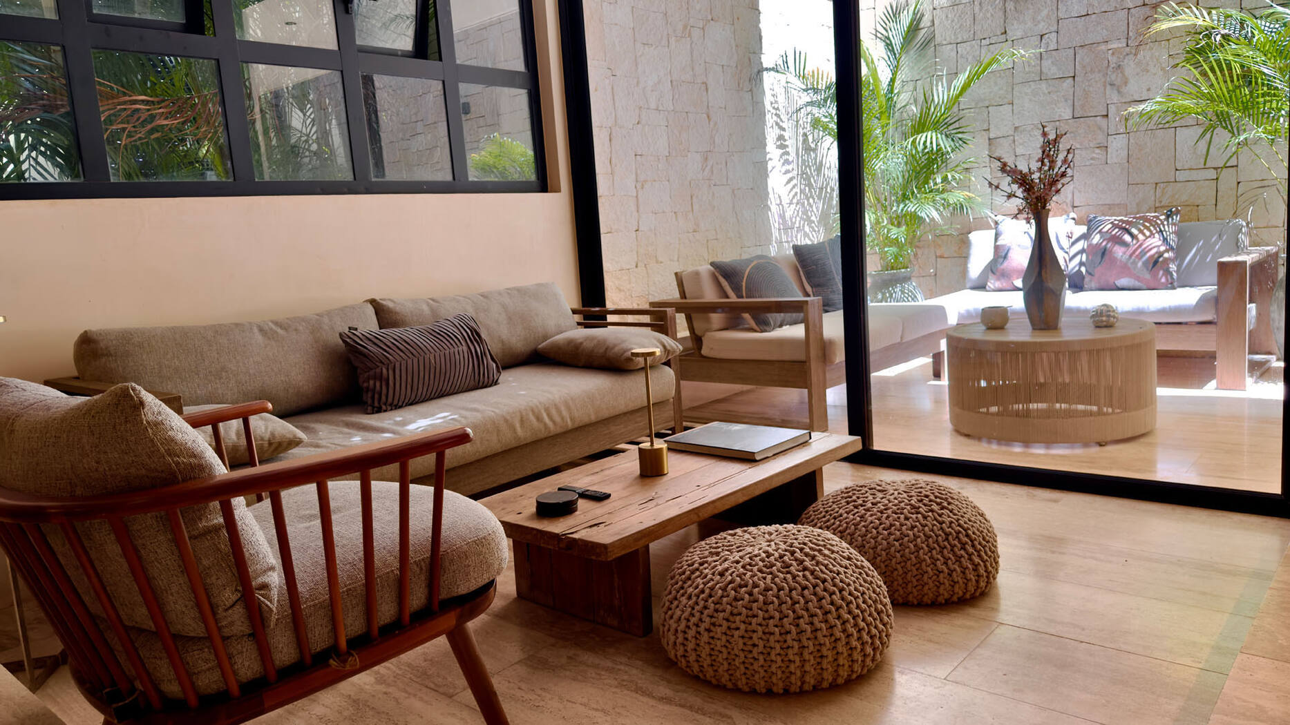 El estar · Living — Pool Garden III